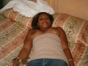 Appetizing black woman masturbates and shows her wet pussy. Thumbnail 13