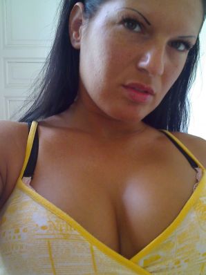 Tanned Latina with big tits shamelessly spread her legs. Thumbnail 41