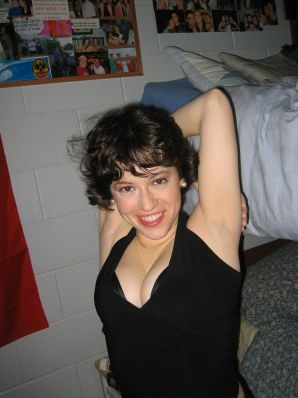 Mature chick pulled big boobs out of her bra. Thumbnail 24