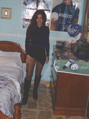 Passionate brunette showed her hairy pussy on vacation. Thumbnail 19