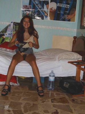 Passionate brunette showed her hairy pussy on vacation. Thumbnail 3