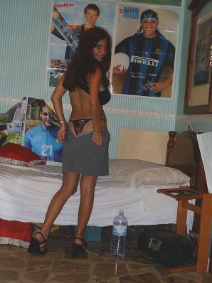 Passionate brunette showed her hairy pussy on vacation. Thumbnail 5