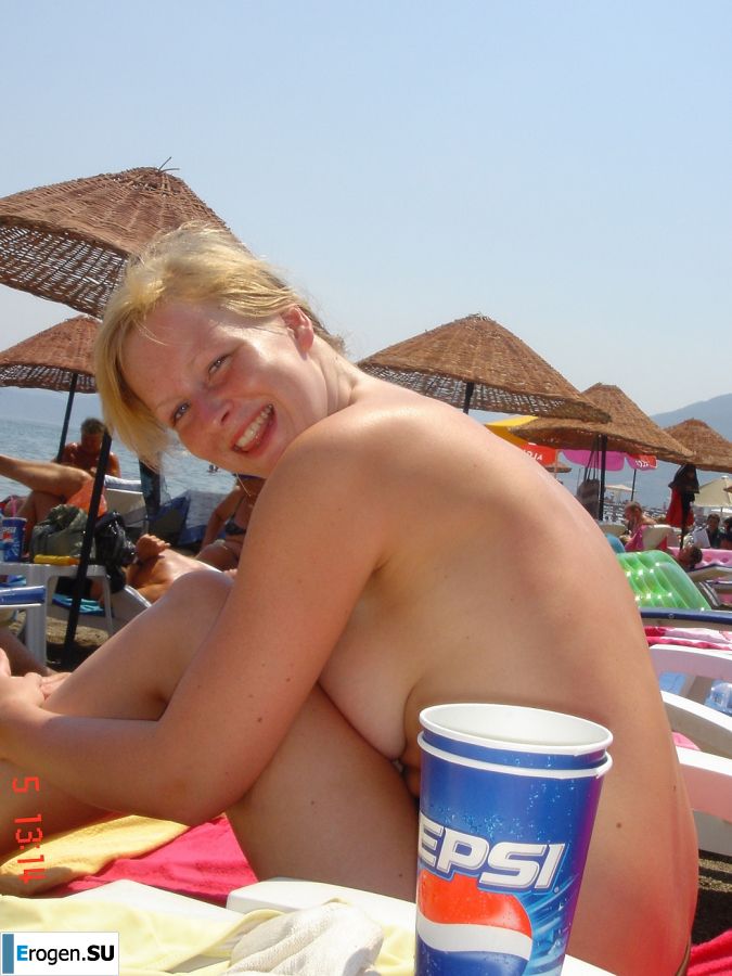 Slender sisters showed neat breasts on vacation. Photo 8