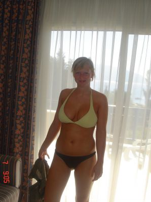 Slender sisters showed neat breasts on vacation. Thumbnail 15