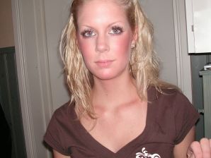 The girl showed boobs on vacation in the company of friends. Thumbnail 15