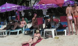 The girl showed boobs on vacation in the company of friends. Thumbnail 3