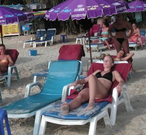 The girl showed boobs on vacation in the company of friends. Thumbnail 9