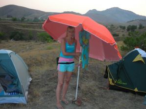 The girl undressed in the company of vacationers and showed an excellent figure. Thumbnail 26