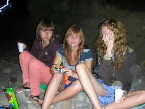 The girl undressed in the company of vacationers and showed an excellent figure. Thumbnail 27