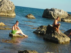 The girl undressed in the company of vacationers and showed an excellent figure. Thumbnail 29