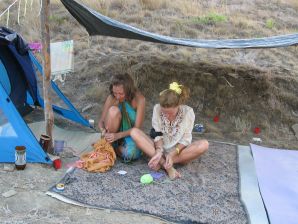 The girl undressed in the company of vacationers and showed an excellent figure. Thumbnail 39