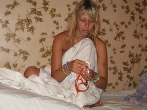 The girl undressed in the company of vacationers and showed an excellent figure. Thumbnail 45