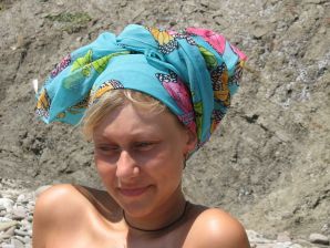 The girl undressed in the company of vacationers and showed an excellent figure. Thumbnail 51