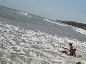 The girl undressed in the company of vacationers and showed an excellent figure. Thumbnail 54