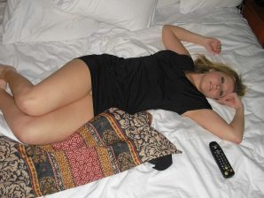 Charming woman posing in fishnet tights on an elastic ass. Thumbnail 9