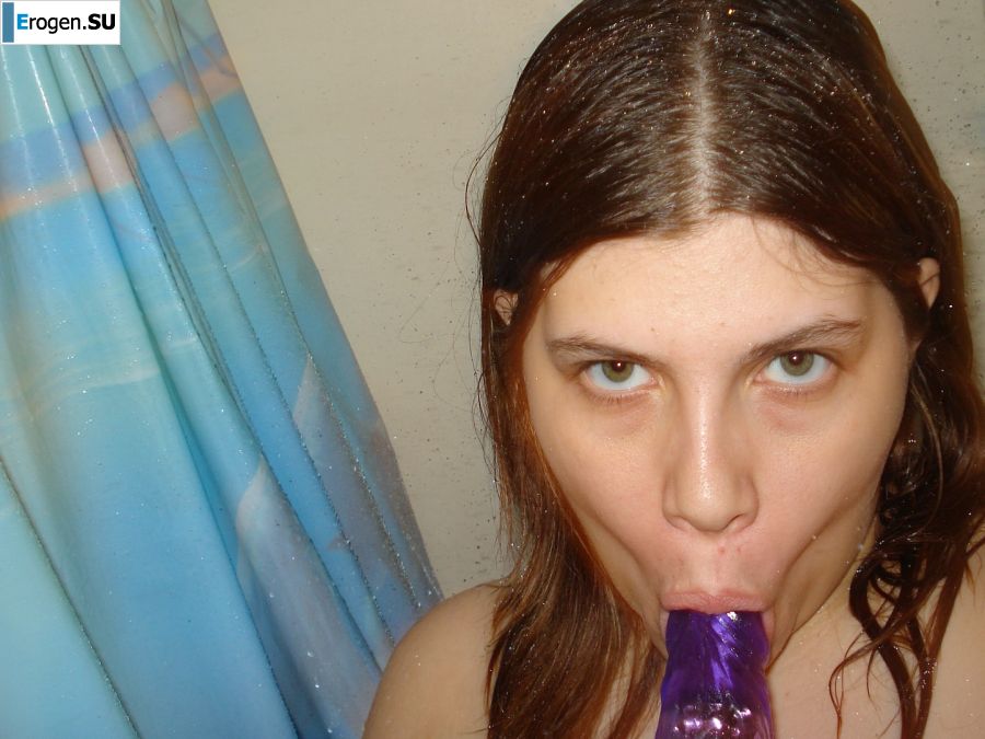 A fluffy girl in a mask spread her legs and had sex. Slide 5