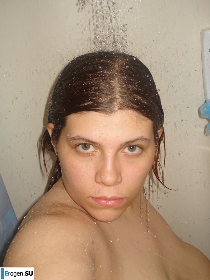 A fluffy girl in a mask spread her legs and had sex. Slide 6