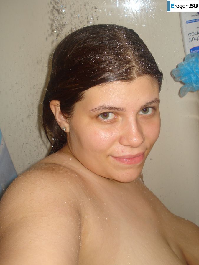 A fluffy girl in a mask spread her legs and had sex. Slide 8