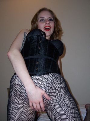 A fragile girl in a corset tied to a bed. Thumbnail 31