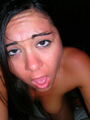 A guy licks his girlfriend's pussy on vacation. Thumbnail 26