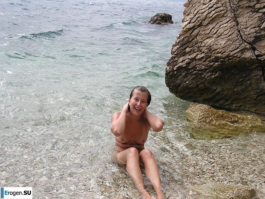 A sports student undressed on the beach and swam naked. Part 2. Slide 21
