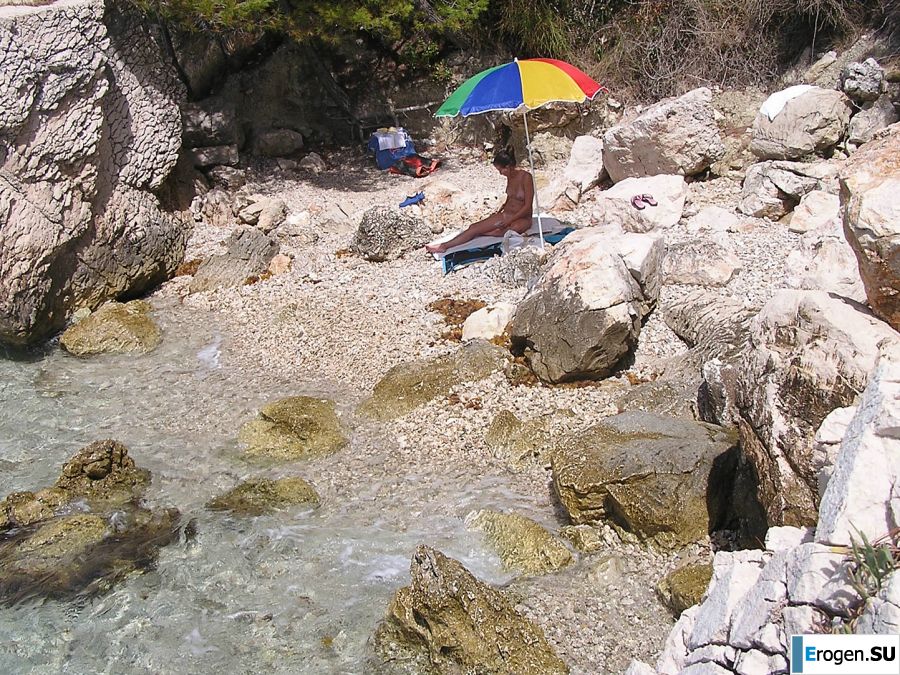 A sports student undressed on the beach and swam naked. Part 2. Slide 28
