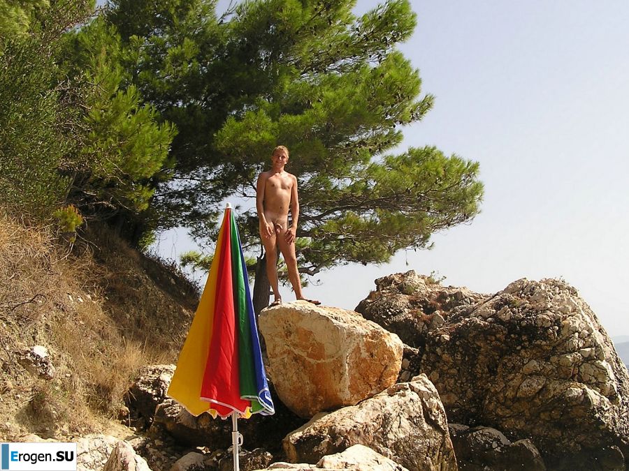 A sports student undressed on the beach and swam naked. Part 2. Slide 32