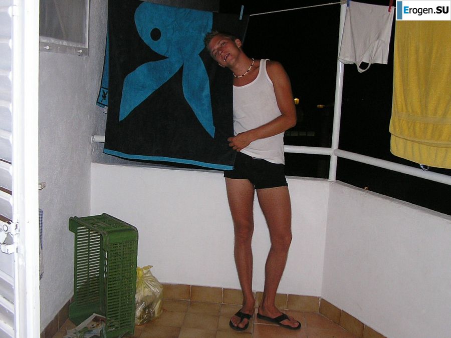 A sports student undressed on the beach and swam naked. Part 2. Slide 37