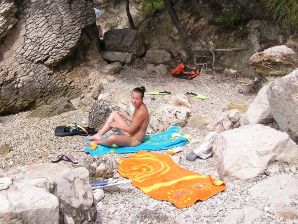 A sports student undressed on the beach and swam naked. Part 2. Thumbnail 13