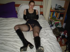 A red-haired student with glasses spread her legs in lace stockings and showed a pussy. Thumbnail 22