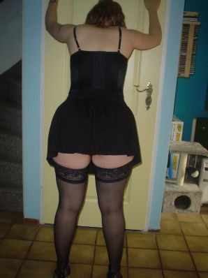 A red-haired student with glasses spread her legs in lace stockings and showed a pussy. Thumbnail 31