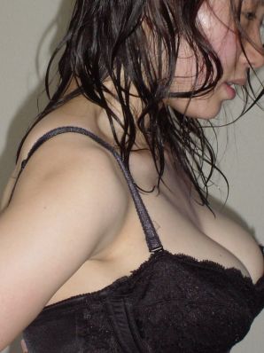 Asian took off her bra and panties and showed her fluffy and boobs. Thumbnail 14