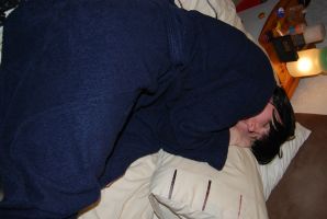 Пышная телочка в кружевном белье ублажает себя пальчиками. Миниатюра 23