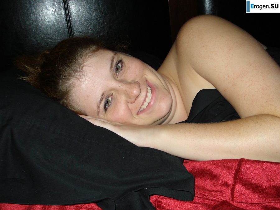 The seductive female is naked and shows a striptease, spreading her legs. Slide 3