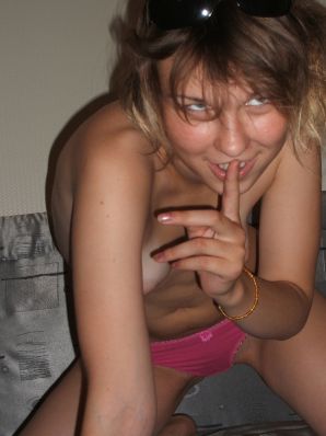 A blonde with a thin waist poses in glasses and red panties. Part 2. Thumbnail 30