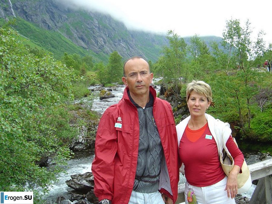 A mature woman showed her neat breasts on vacation. Slide 14