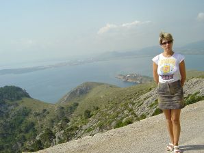 A mature woman showed her neat breasts on vacation. Thumbnail 2