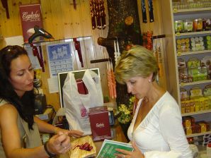 A mature woman showed her neat breasts on vacation. Thumbnail 22