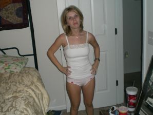A young student drank excess and spread her legs. Thumbnail 20