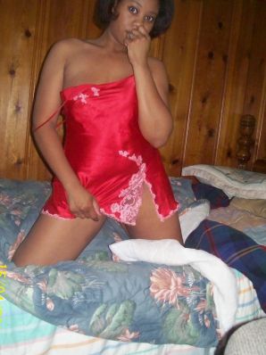 The mulatto pulls her boobs, and then spreads her legs. Thumbnail 2