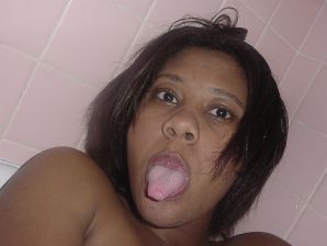 The mulatto pulls her boobs, and then spreads her legs. Thumbnail 40