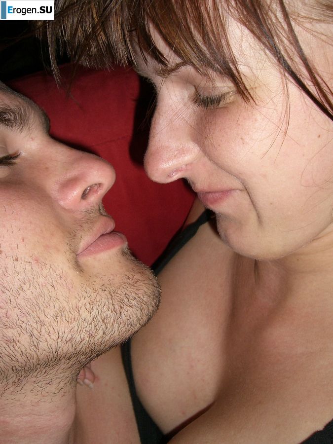 An appetizing student took off everything and showed a shaved pussy. Slide 14