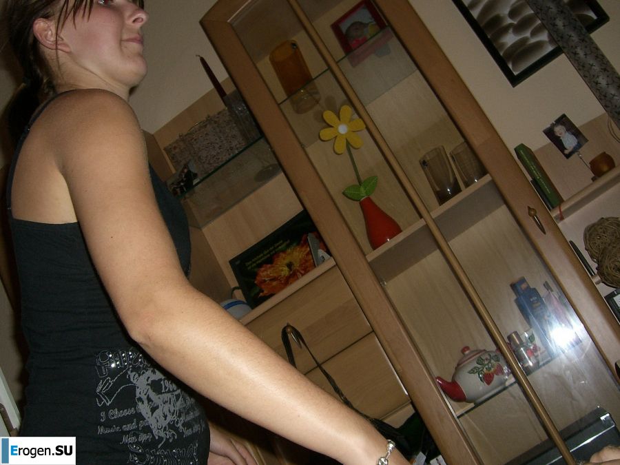 An appetizing student took off everything and showed a shaved pussy. Slide 19