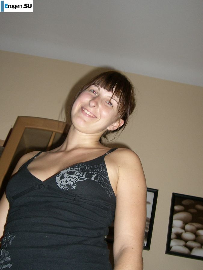 An appetizing student took off everything and showed a shaved pussy. Slide 21