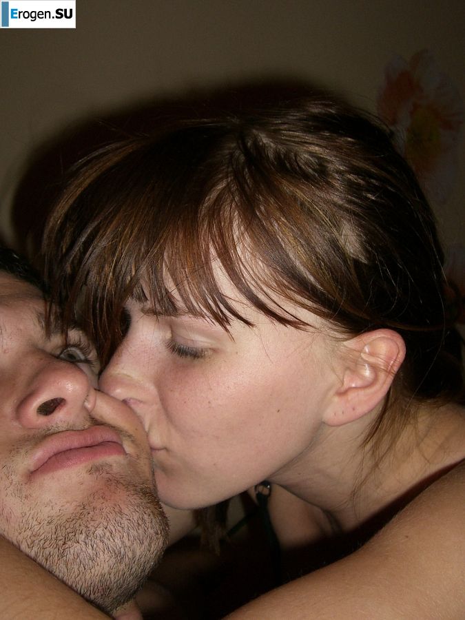 An appetizing student took off everything and showed a shaved pussy. Slide 27