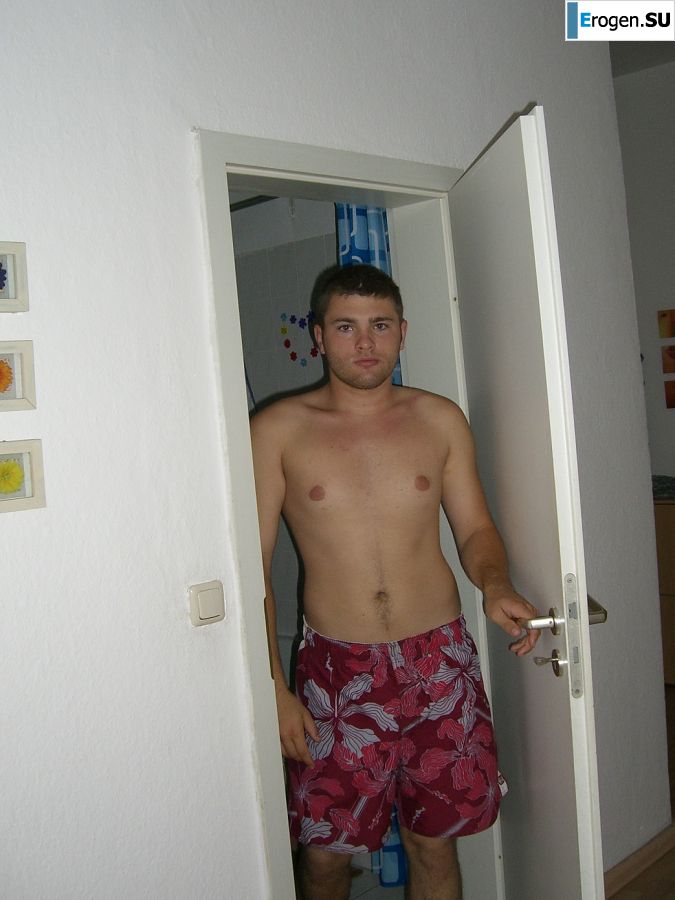 An appetizing student took off everything and showed a shaved pussy. Slide 29