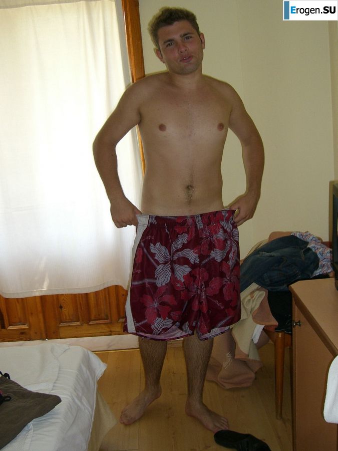 An appetizing student took off everything and showed a shaved pussy. Slide 32