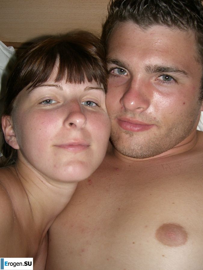 An appetizing student took off everything and showed a shaved pussy. Slide 47