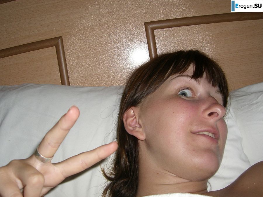 An appetizing student took off everything and showed a shaved pussy. Slide 49