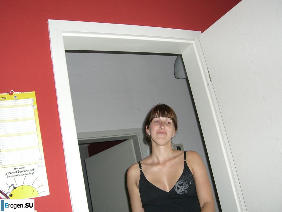 An appetizing student took off everything and showed a shaved pussy. Slide 5